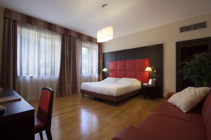 Room 5 of 15