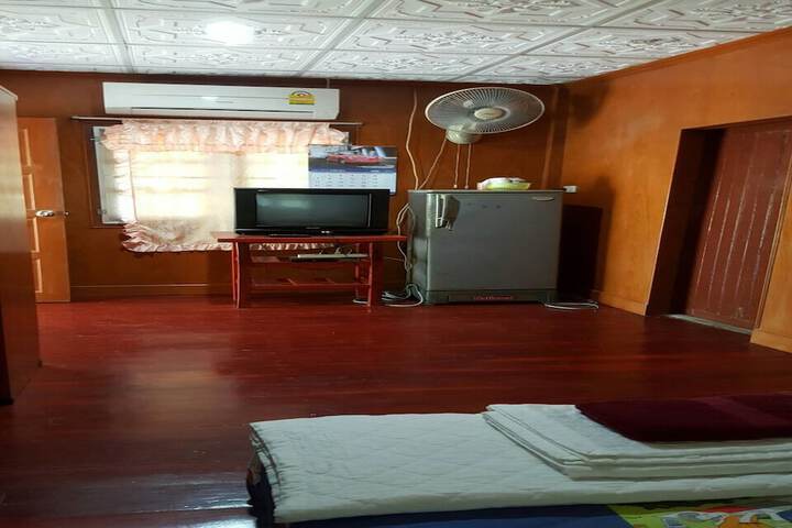 Room 32 of 61