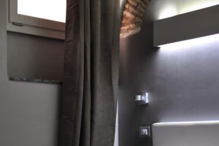 Room 8 of 50