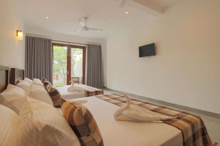 Room 6 of 90