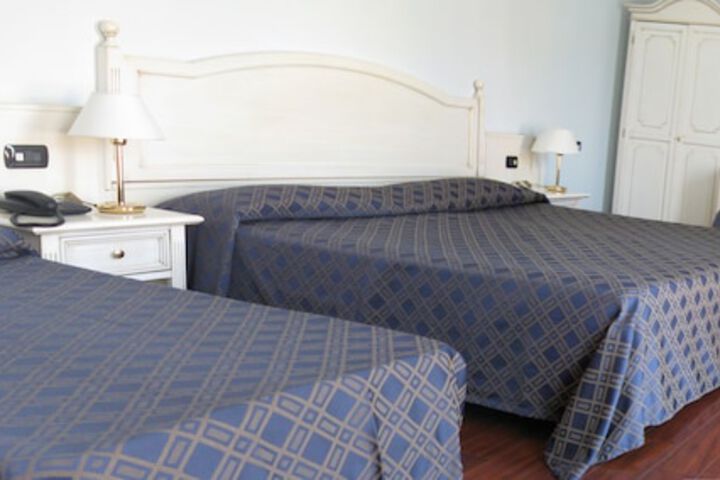 Room 8 of 27