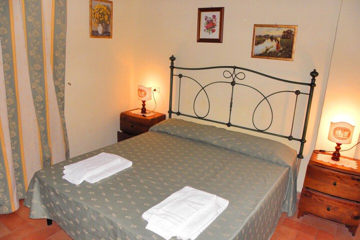 Room 6 of 73
