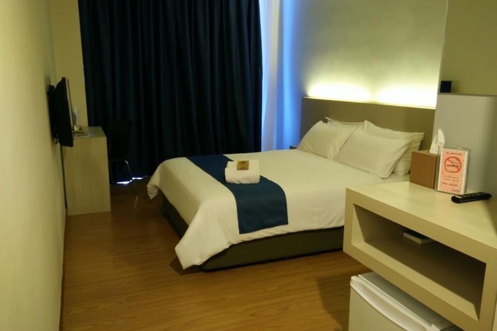 Room 42 of 60
