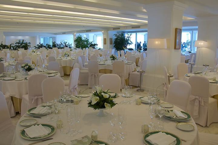 Ballroom/Hall 76 of 117