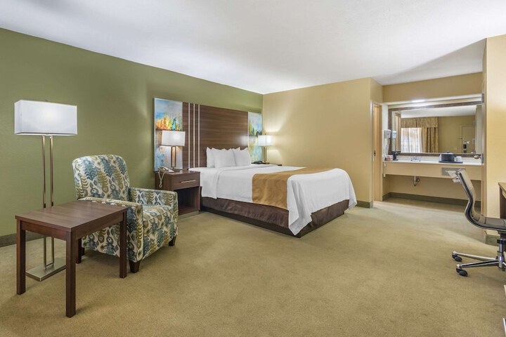1 King Bed (7 of 16)