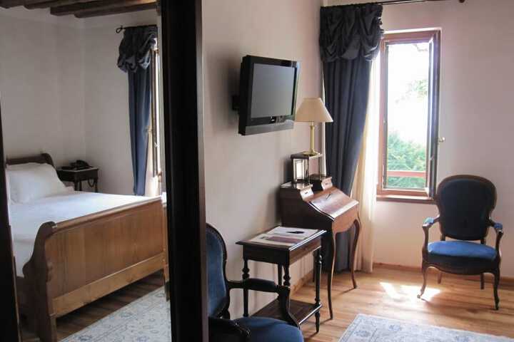 Room 13 of 33