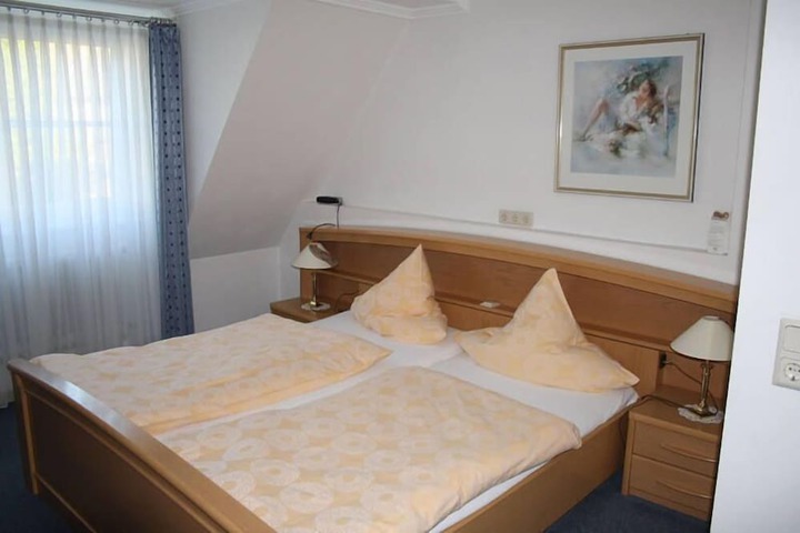 Room 3 of 67