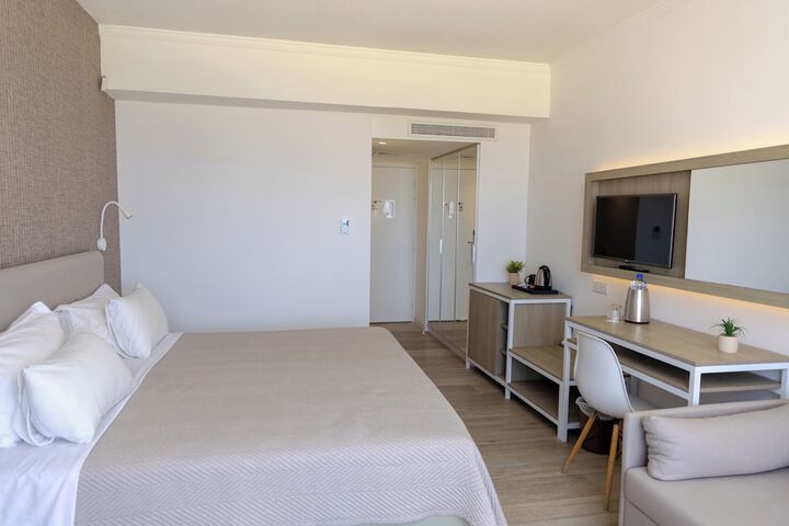 Room 32 of 77