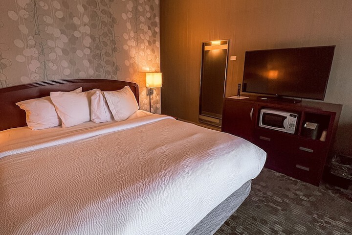 1 King Bed (12 of 13)