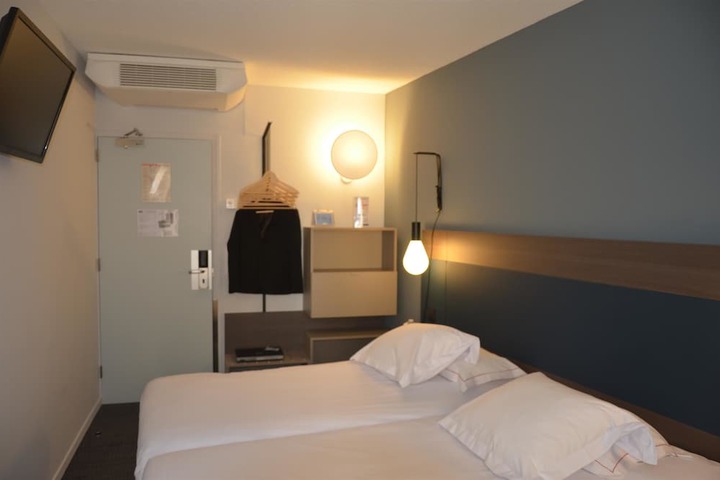 Room 19 of 76