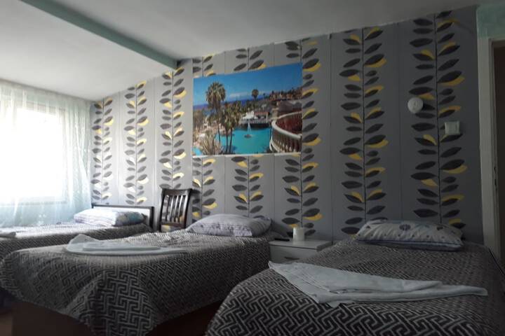 Room 9 of 11