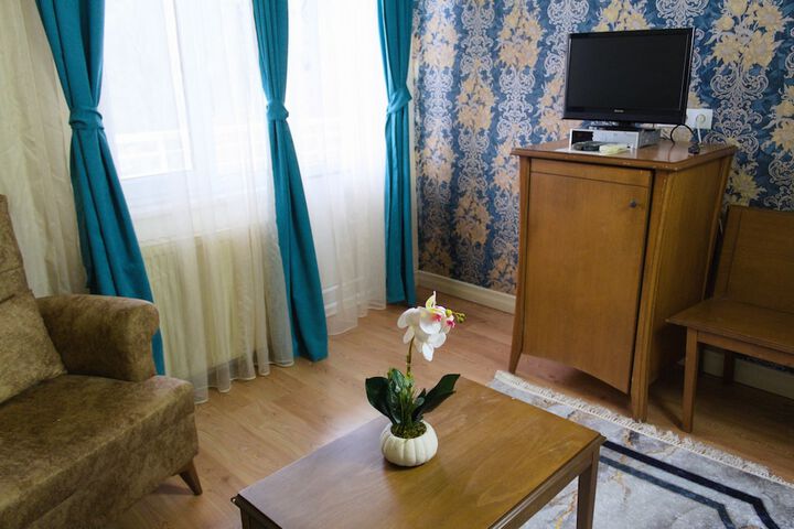 Room 12 of 33