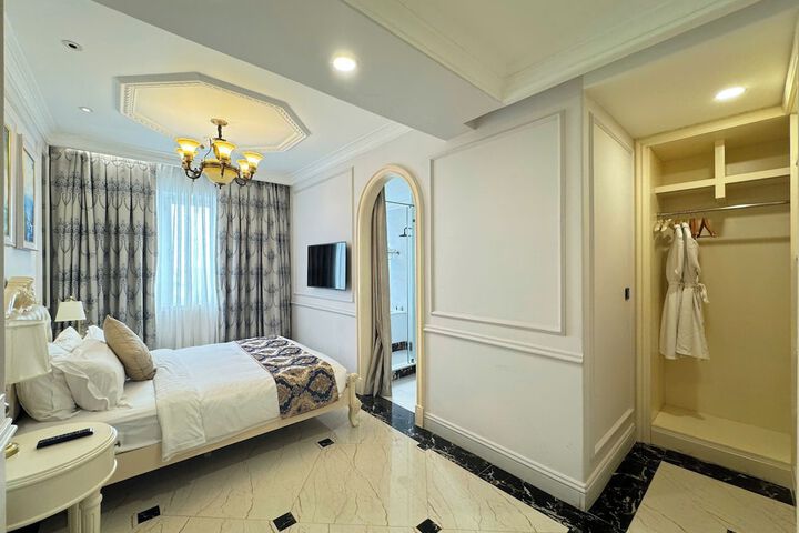 Room 37 of 195