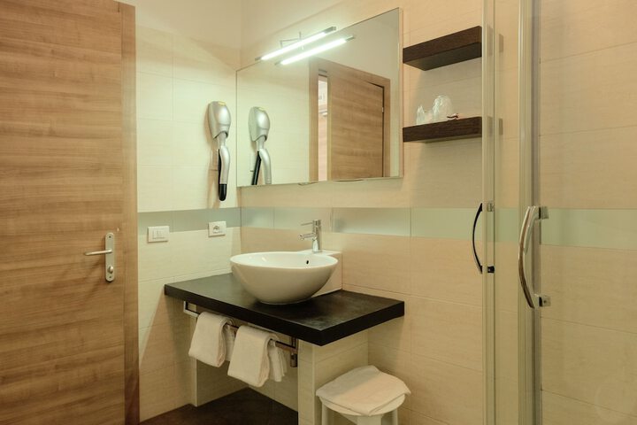Room 70 of 154