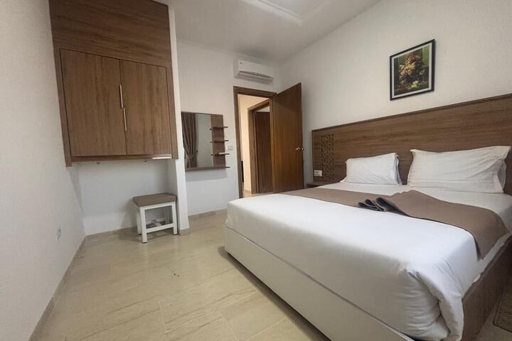 Room 28 of 68