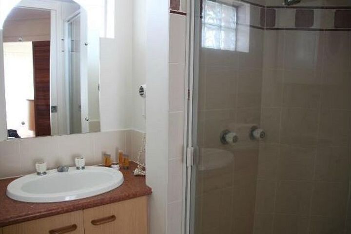 Room 7 of 12