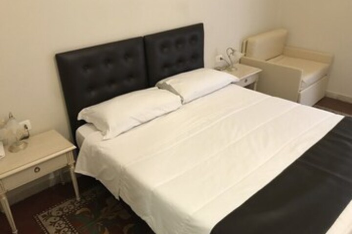 Room 13 of 28