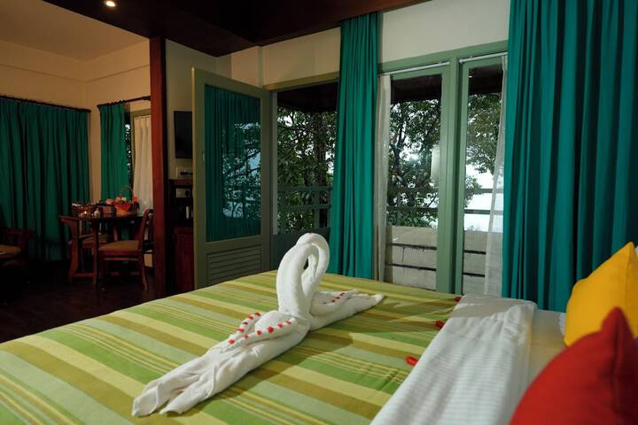 Room 27 of 114