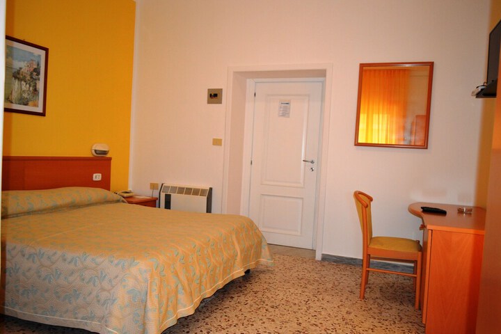 Room 6 of 45