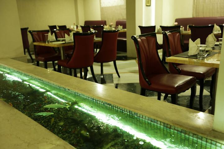Dining 18 of 41