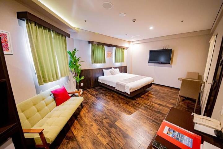 Room 12 of 23