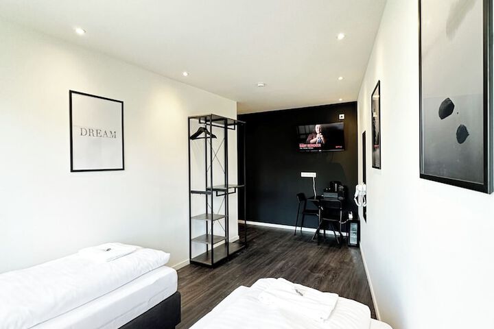 Room 28 of 63