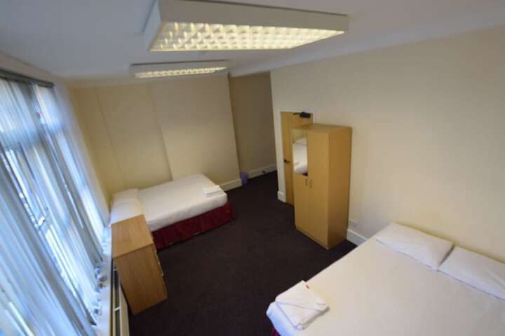 Room 10 of 32