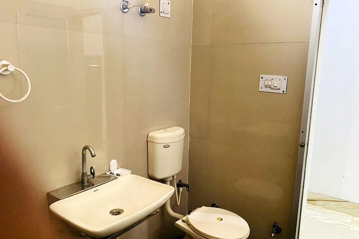 Room 9 of 13