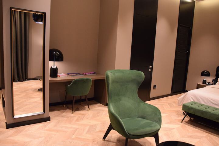 Room 38 of 77