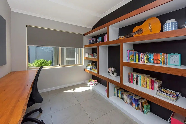 Room 9 of 24