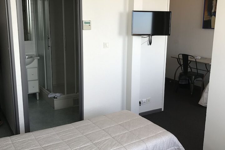 Room 17 of 39