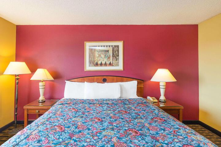 1 King Bed (6 of 15)