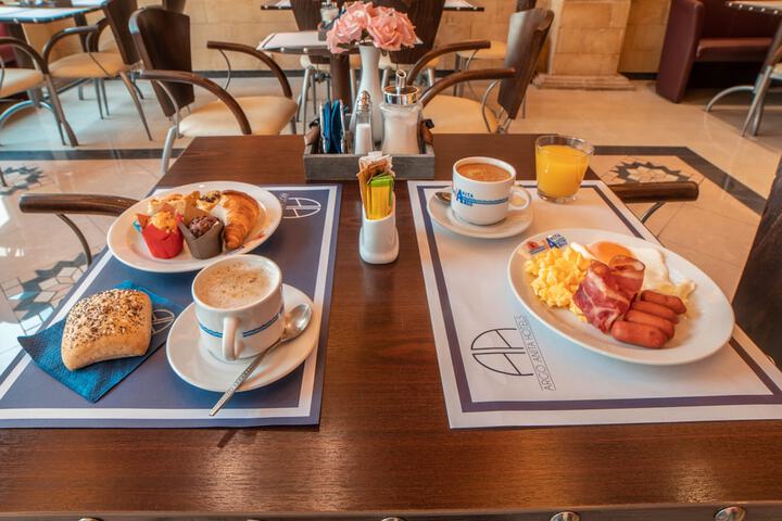 Breakfast/Coffee Service 68 of 82