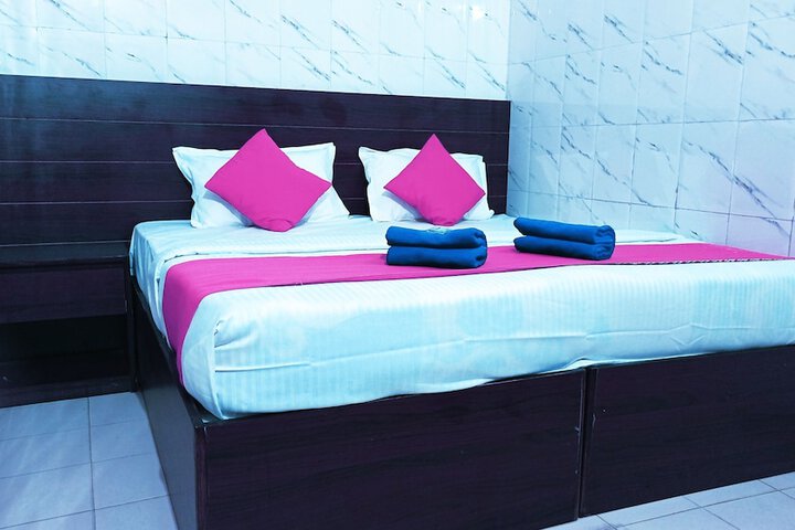 Room 6 of 25