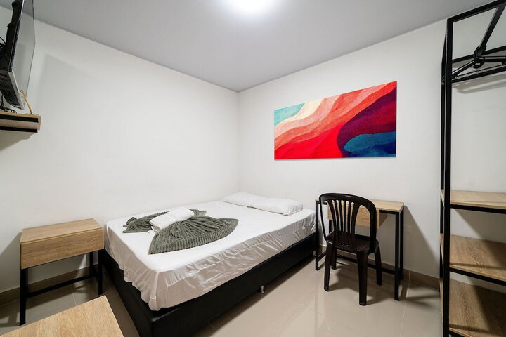 Room 18 of 122