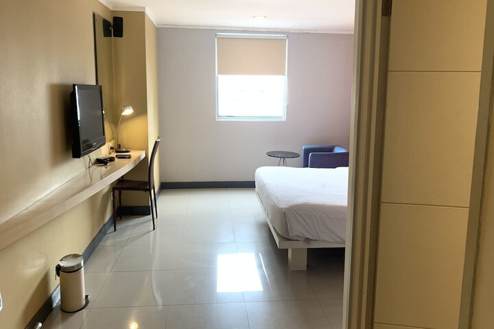Room 11 of 50