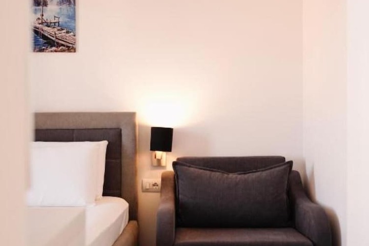 Room 15 of 33