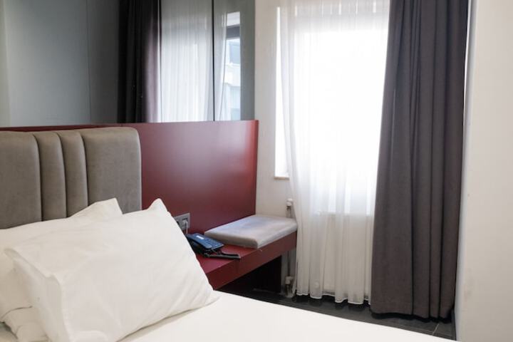 Room 6 of 49