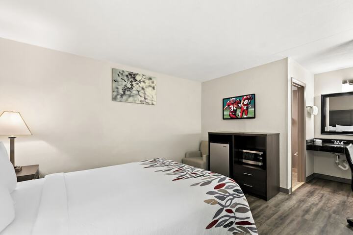 Deluxe 2 Queen Beds (1 of 9)