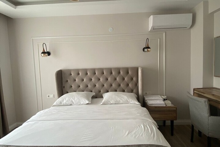 Room 11 of 27