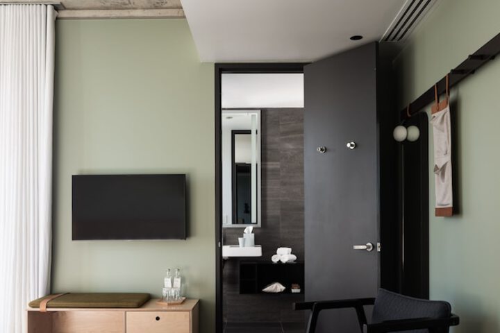 Room 17 of 52