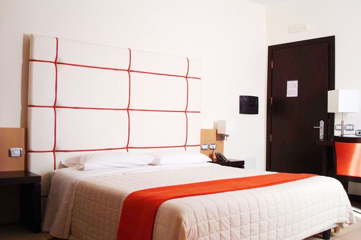 Room 6 of 39
