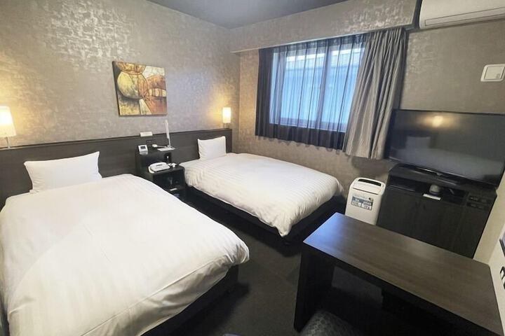Room 8 of 27