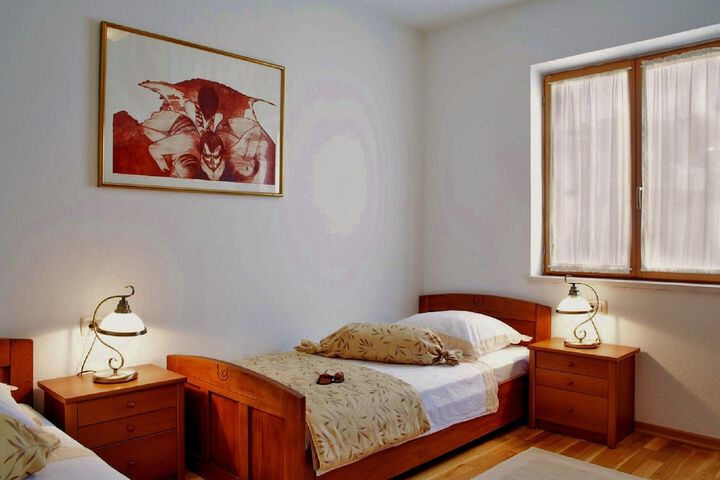 Room 5 of 37