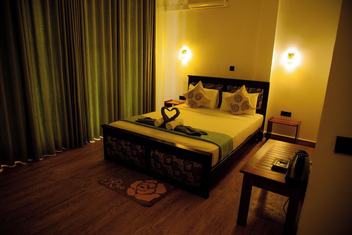 Room 6 of 17