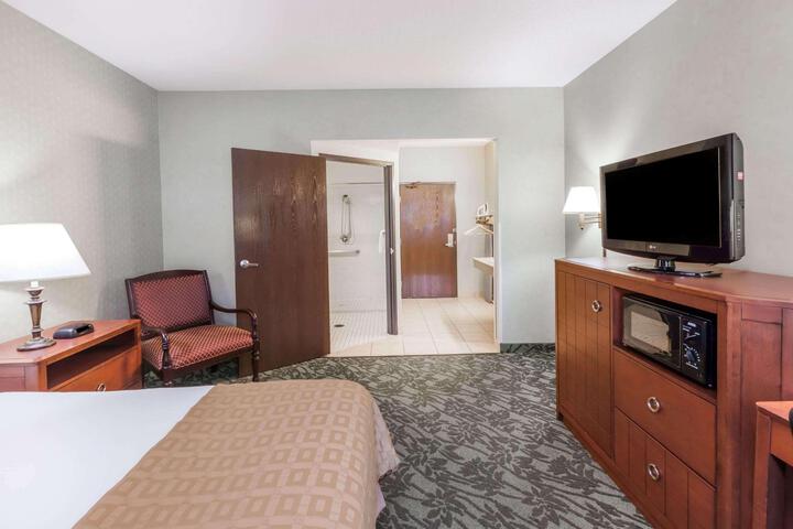 1 King Bed (5 of 15)