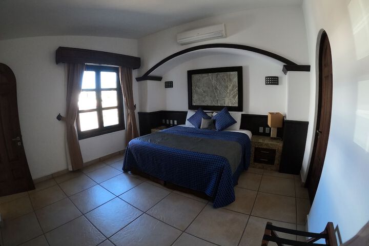 Room 12 of 40