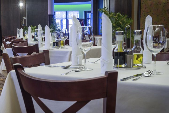 Dining 46 of 58
