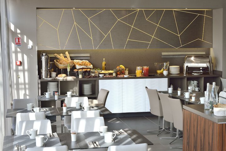 Breakfast/Coffee Service 78 of 102