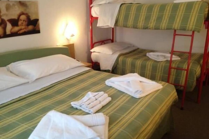 Room 13 of 34